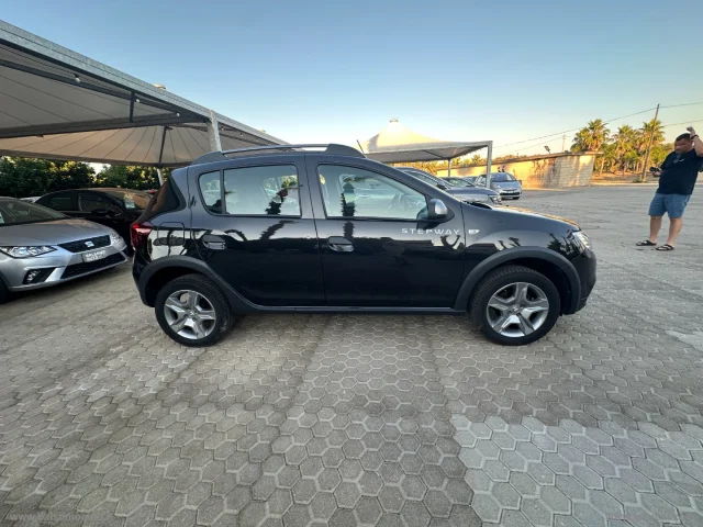 Auto - Dacia sandero stepway 0.9 tce 12v t-gpl 90 s&s
