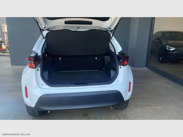Auto - Toyota yaris cross 1.5 hybrid 5p. e-cvt busin.