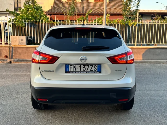 Auto - Nissan qashqai 1.5 dci n-connecta