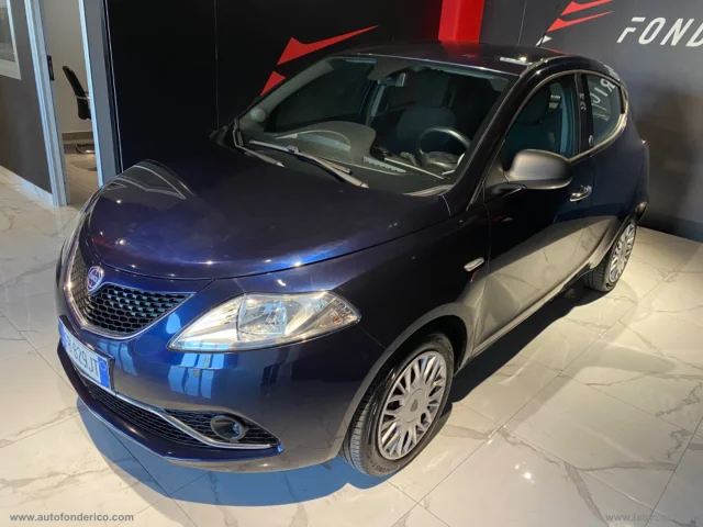 Auto - Lancia ypsilon 1.2 69 cv 5p. gpl ecochic gold