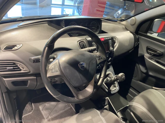 Auto - Lancia ypsilon 1.2 69 cv 5p. gpl ecochic gold