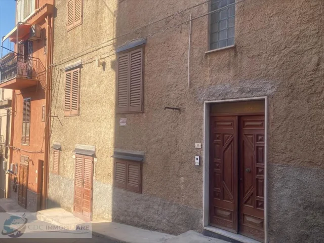 Casa indipendente in vendita a alia centro storico
