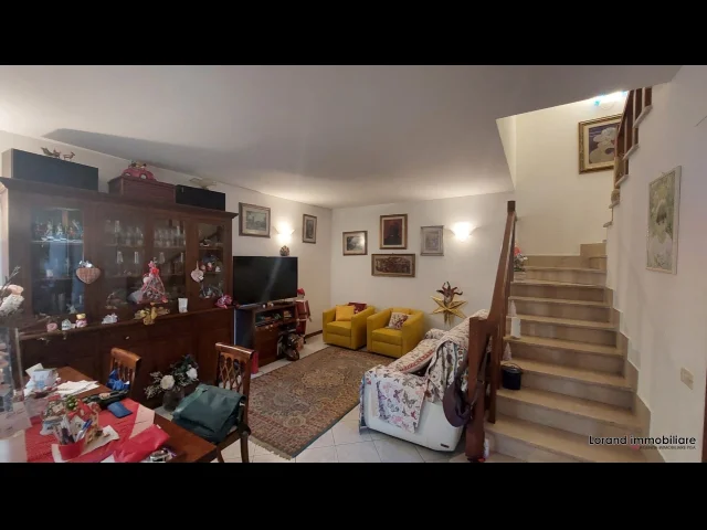 Appartamenti in Vendita - Bifamiliare 7 vani con giardino e garage