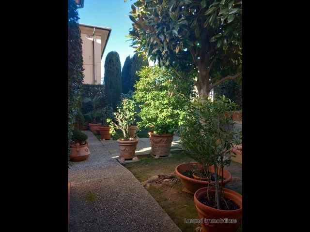 Appartamenti in Vendita - Villa,