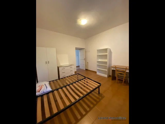 Appartamenti in Vendita - Appartamento,6 vani con cantina