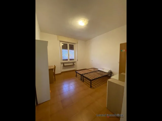Appartamenti in Vendita - Appartamento,6 vani con cantina