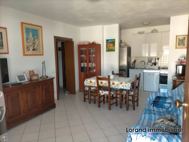 Appartamenti in Vendita - Appartamento, 3 vani con resede