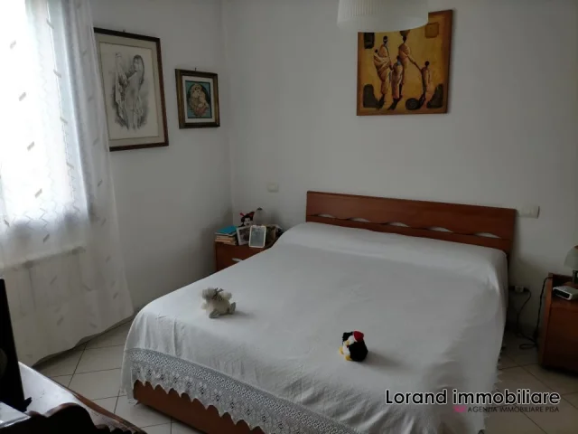 Appartamenti in Vendita - Appartamento, 3 vani con resede