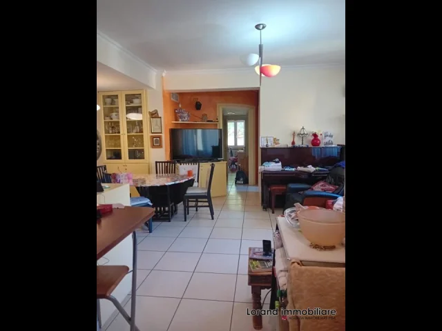 Appartamenti in Vendita - Appartamento, 4 vani con posto auto coperto