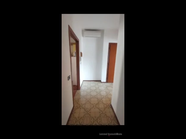 Appartamenti in Vendita - Appartamento, 5 vani con garage