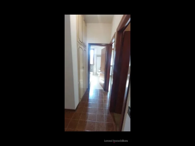 Appartamenti in Vendita - Appartamento, 5 vani con garage
