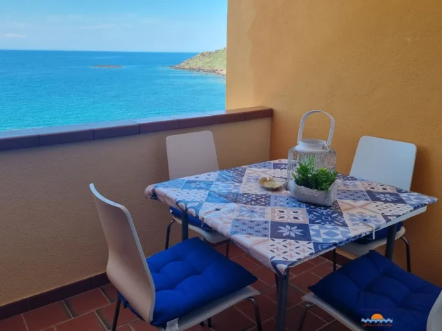Appartamenti in Vendita - Attico trilocale vista mare a 100 mt dalla spiaggia