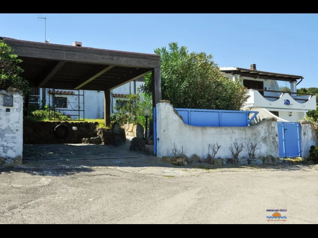Appartamenti in Vendita - Villa esclusiva vista mare a 400 mt dalla spiaggia