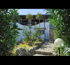 Appartamenti in Vendita - Villa esclusiva vista mare a 400 mt dalla spiaggia