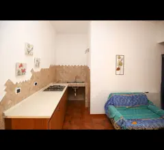 Appartamenti in Vendita - Palazzina da terra a cielo a 100 mt dalla spiaggia