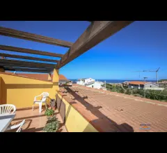 Appartamenti in Vendita - Attico trilocale vista mare a 1 km dalla spiaggia