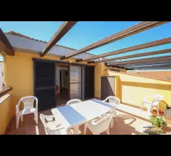 Appartamenti in Vendita - Attico trilocale vista mare a 1 km dalla spiaggia