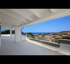 Attico quadrilocale nuovo vista mare a 500 mt dalla spiaggia