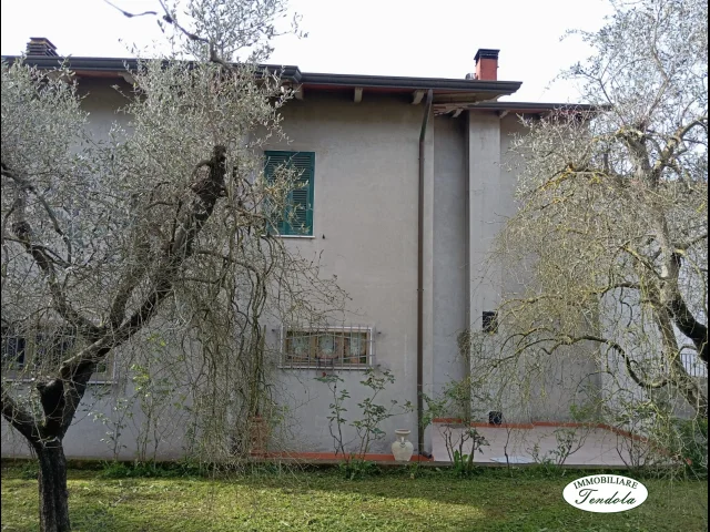 Appartamenti in Vendita - Semindipendente con terreno nella piana di castelnuovo magra