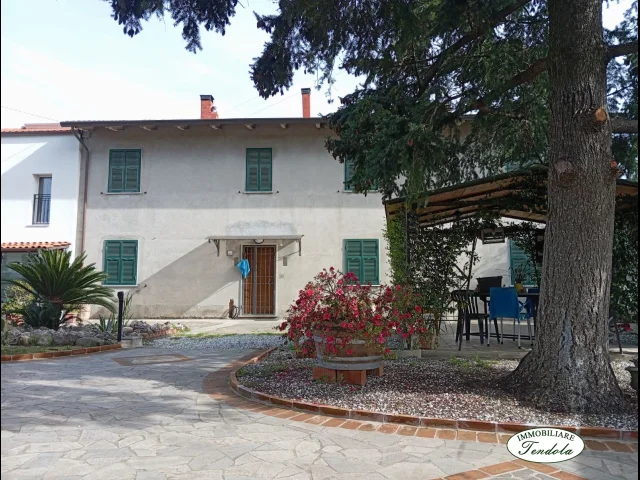 Appartamenti in Vendita - Semindipendente con terreno nella piana di castelnuovo magra