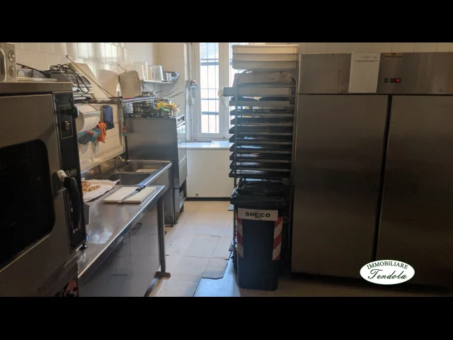 Appartamenti in Vendita - Avviatissimo bar