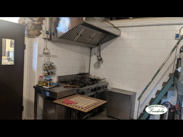 Appartamenti in Vendita - Avviatissimo bar