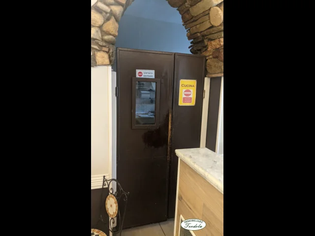 Appartamenti in Vendita - Avviatissimo bar