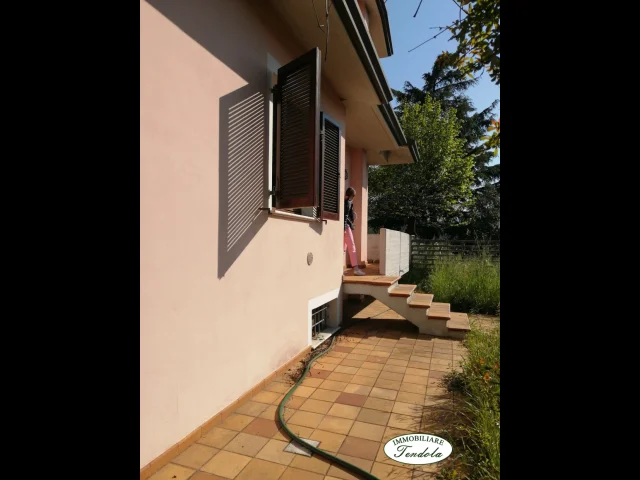 Villa a schiera di punta