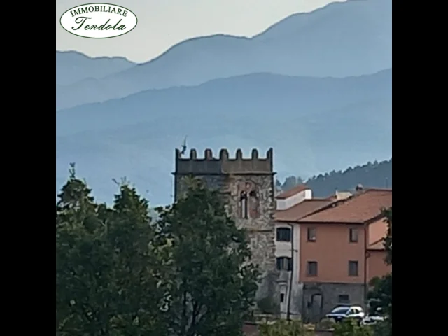 Terratetto con terreni nel paese di posterla.