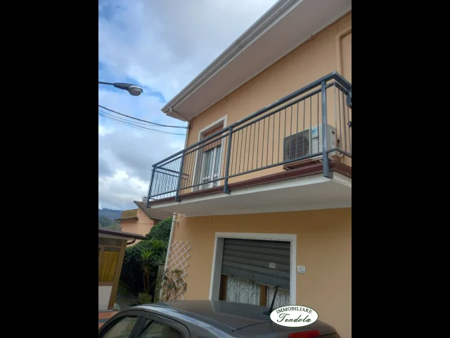 Appartamenti in Vendita - Carignano (fosdinovo) semindip.con giardinetto