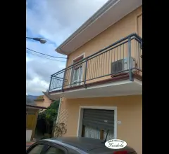 Appartamenti in Vendita - Carignano (fosdinovo) semindip.con giardinetto
