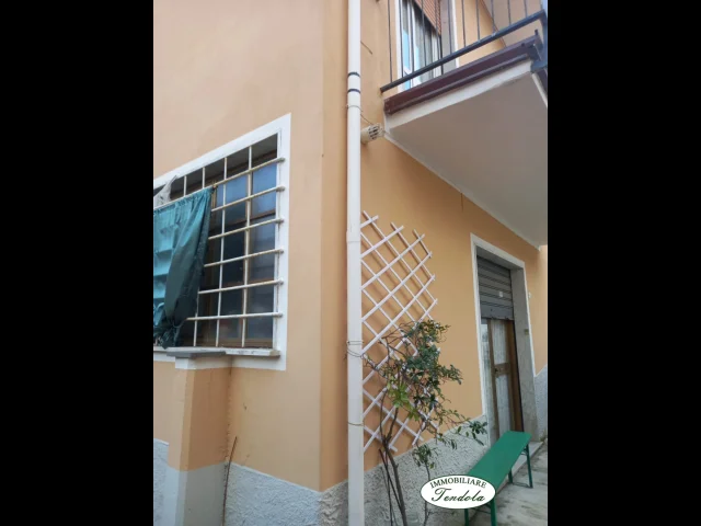 Appartamenti in Vendita - Carignano (fosdinovo) semindip.con giardinetto