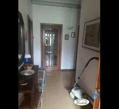 Semindipendente con corte ,cantina ,e bilocale