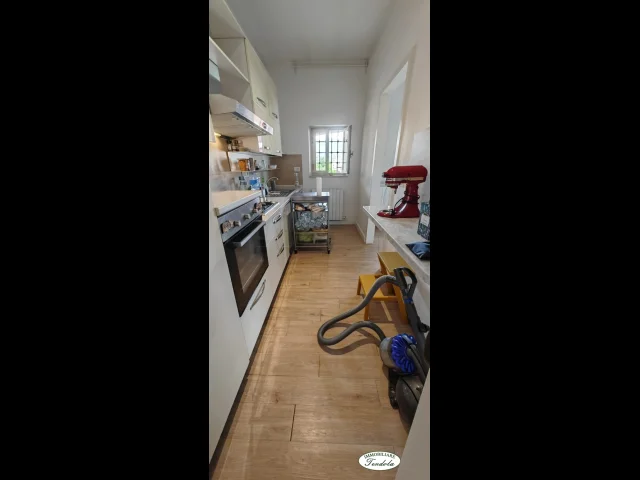 Appartamenti in Vendita - Appartamento semindipendente con terrazza loggiata