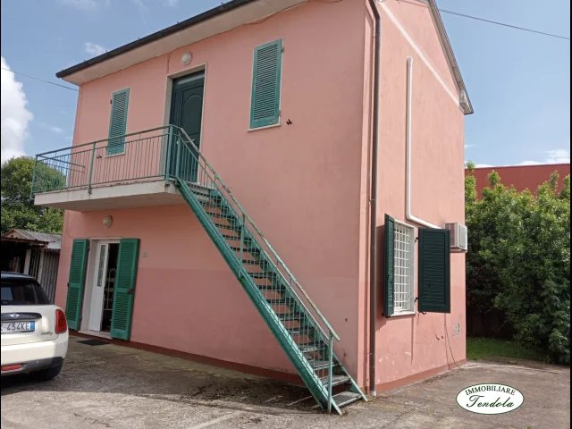 Appartamenti in Vendita - Casa indipendente con terreno molicciara