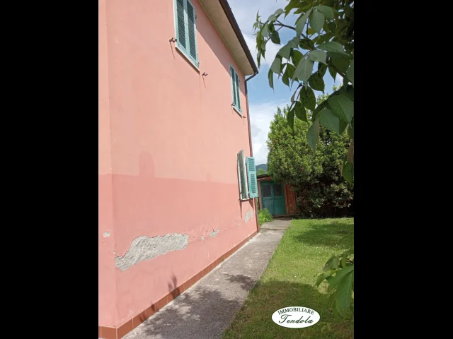 Appartamenti in Vendita - Casa indipendente con terreno molicciara