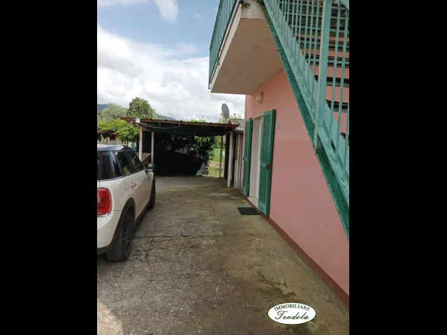 Appartamenti in Vendita - Casa indipendente con terreno molicciara