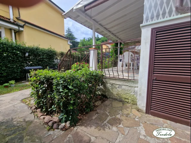 Appartamenti in Vendita - Piano rialzato con giardino bocca di magra