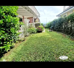 Appartamenti in Vendita - Piano rialzato con giardino bocca di magra