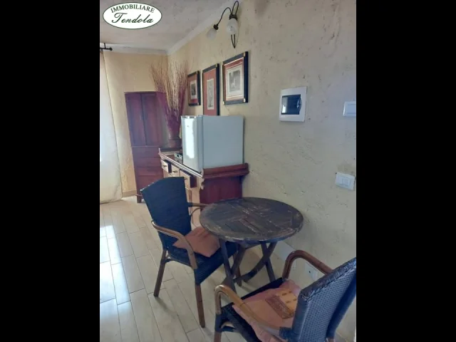 Appartamenti in Vendita - Camera con bagno ingresso indipendente no zona cottura