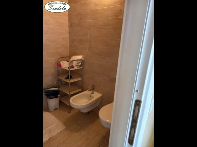 Appartamenti in Vendita - Camera con bagno ingresso indipendente no zona cottura