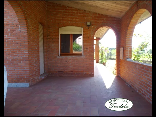 Villa indipendente con parco
