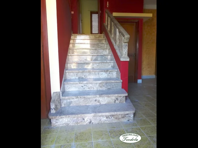 Appartamenti in Vendita - Villa indipendente con parco