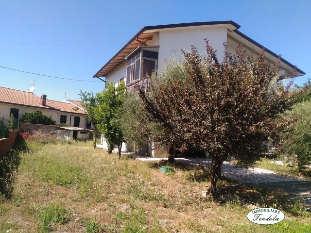 Bifamiliare con giardino ideale per due nuclei familiari