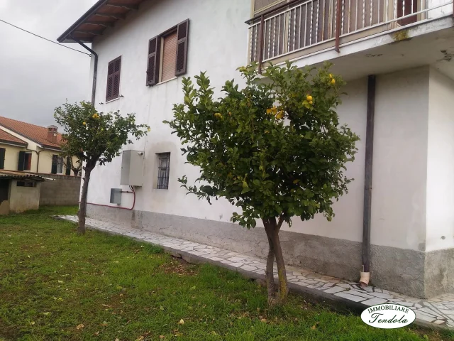 Appartamenti in Vendita - Bifamiliare con giardino ideale per due nuclei familiari