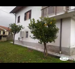 Appartamenti in Vendita - Bifamiliare con giardino ideale per due nuclei familiari