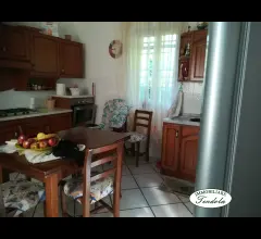 Terratetto con corte