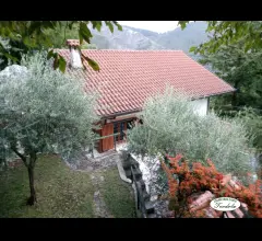 Appartamenti in Vendita - Casa indipendente con terreno a piane alta collina di massa