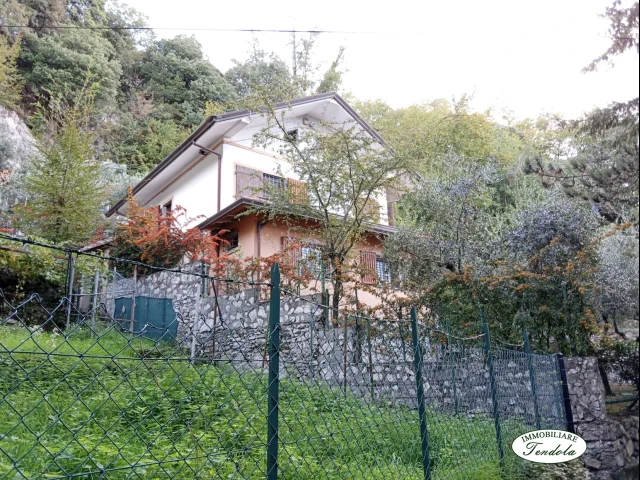 Appartamenti in Vendita - Casa indipendente con terreno a piane alta collina di massa