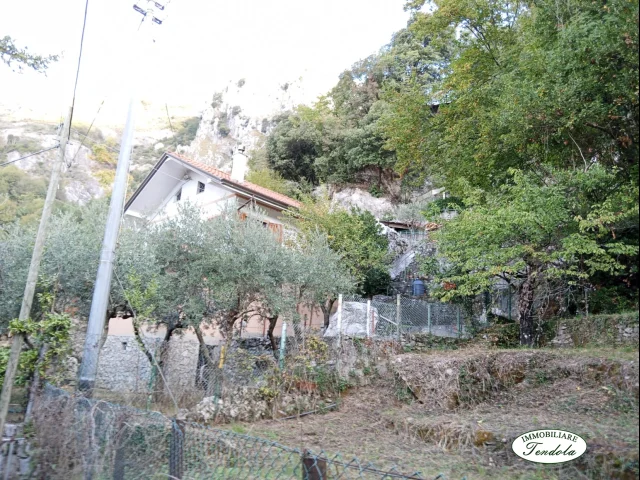 Appartamenti in Vendita - Casa indipendente con terreno a piane alta collina di massa